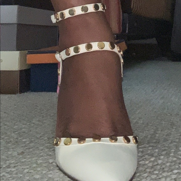 🌟Host Pick!🌟Le Chataeu Luxe a520L studded heel - Picture 3 of 7